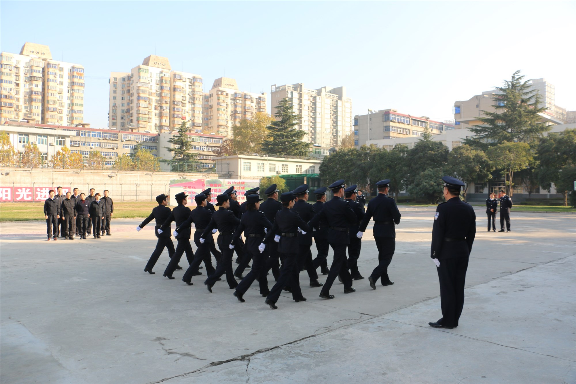 齐步行进.JPG